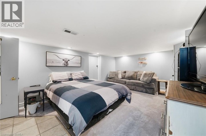 Photo 16 at 13 Forest Road, Echo Place, Brantford