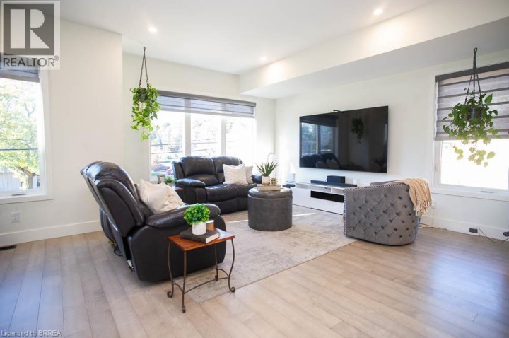 Photo 15 at 4 Harris Avenue, Terrace Hill, Brantford