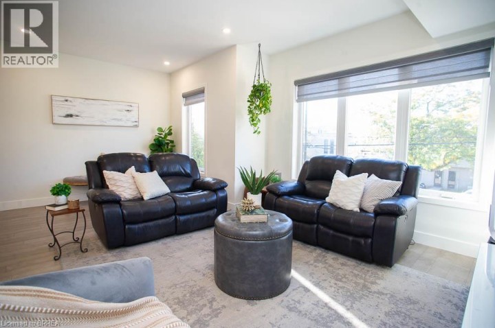 Photo 16 at 4 Harris Avenue, Terrace Hill, Brantford