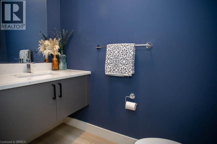 Photo 8 at 4 Harris Avenue, Terrace Hill, Brantford