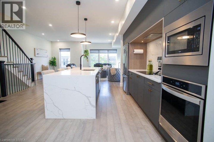 Photo 10 at 4 Harris Avenue, Terrace Hill, Brantford