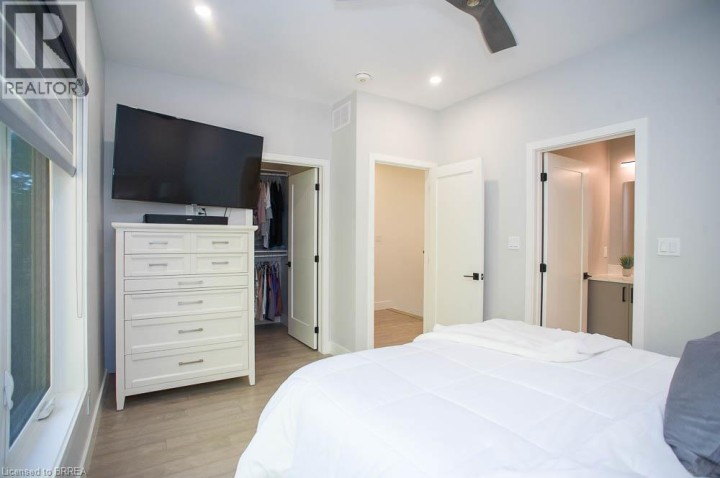 Photo 19 at 4 Harris Avenue, Terrace Hill, Brantford