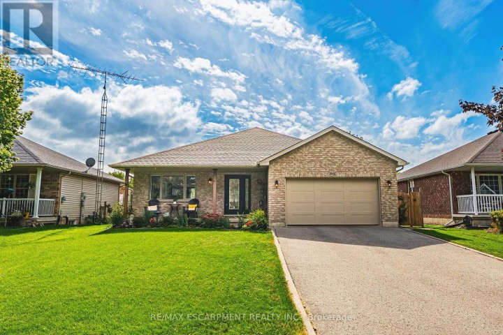 Photo 1 at 915 St George Street, Port Dover, Norfolk County