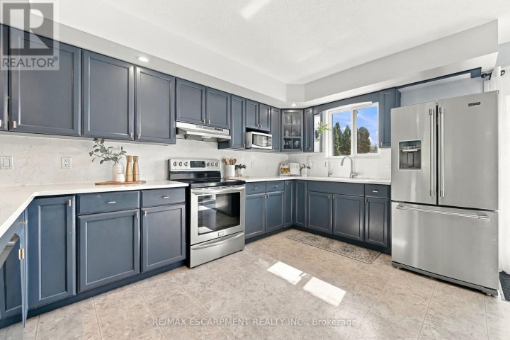 Photo 7 at 915 St George Street, Port Dover, Norfolk County