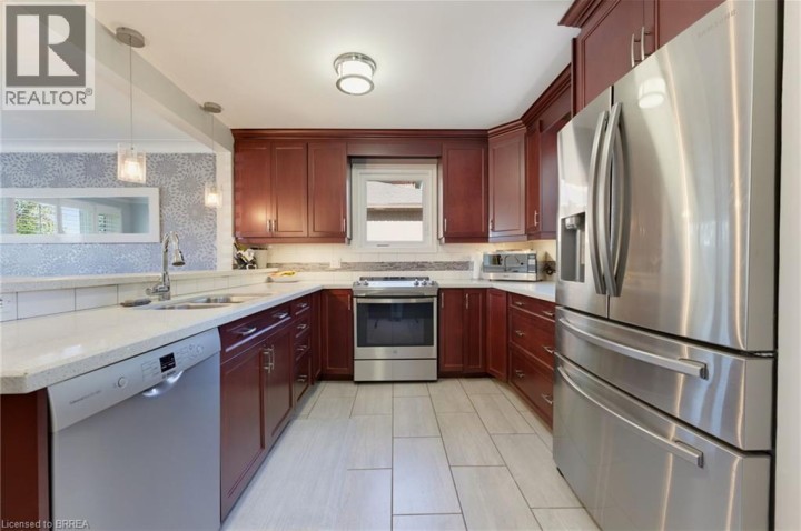 Photo 9 at 38 Admiral Road, Henderson, Brantford