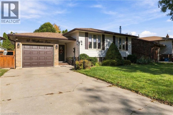Photo 2 at 42 Wildflower Lane, Brier Park, Brantford