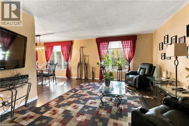 Photo 5 at 42 Wildflower Lane, Brier Park, Brantford