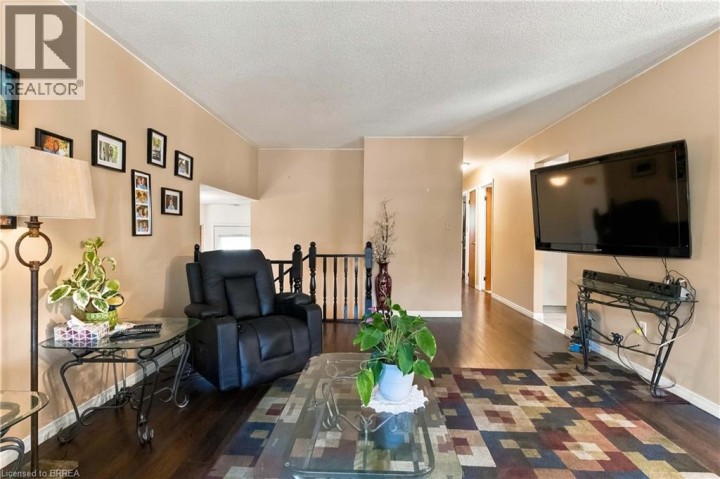 Photo 8 at 42 Wildflower Lane, Brier Park, Brantford