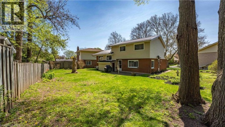 Photo 19 at 10 Aaron Place, Grand Woodlands, Brantford