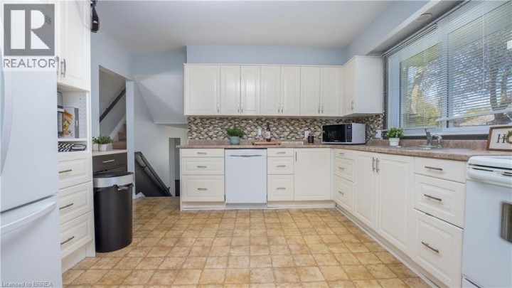 Photo 7 at 10 Aaron Place, Grand Woodlands, Brantford