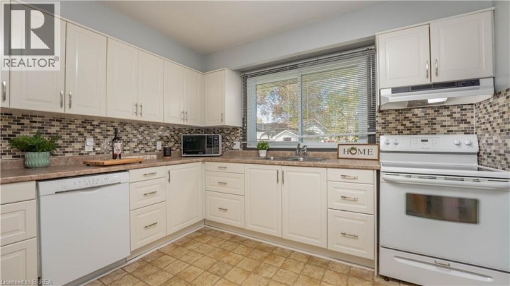 Photo 9 at 10 Aaron Place, Grand Woodlands, Brantford