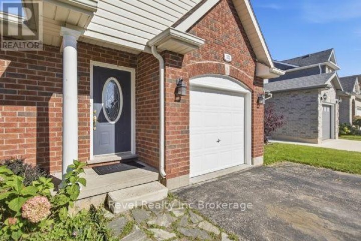 Photo 3 at 573 Sales Drive, Woodstock - South, Woodstock