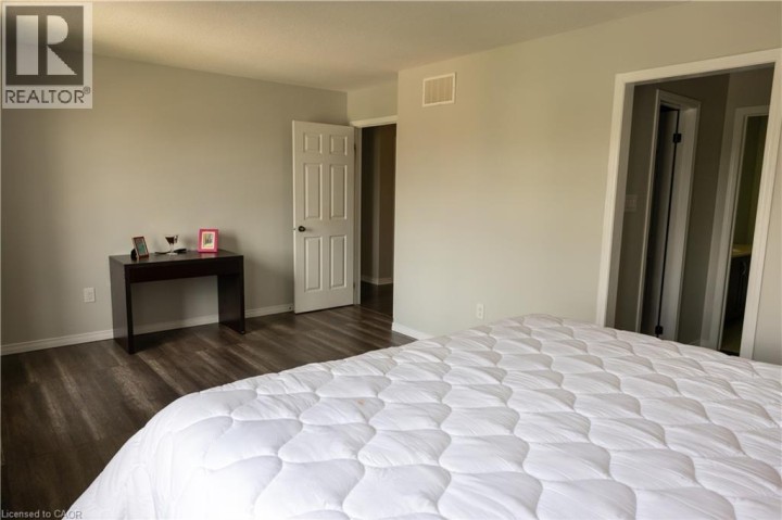 Photo 10 at 20 Gillespie Drive, Empire South, Brantford