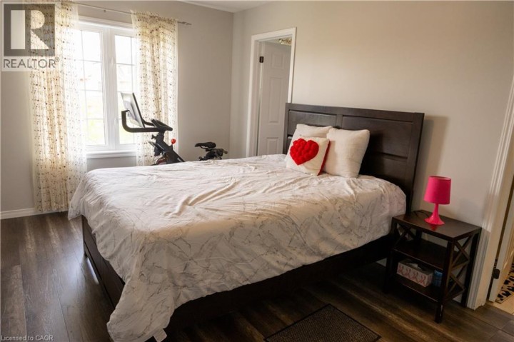 Photo 12 at 20 Gillespie Drive, Empire South, Brantford