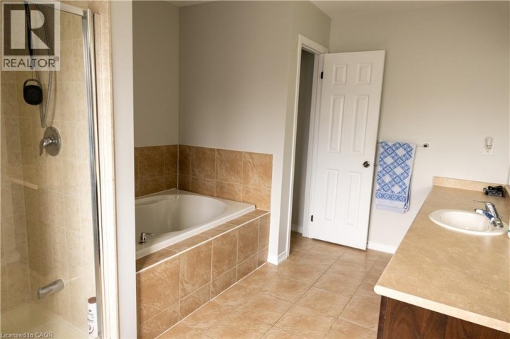 Photo 14 at 20 Gillespie Drive, Empire South, Brantford