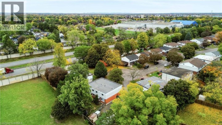 Photo 13 at 23 Brenda Court, North Park / Wood St., Brantford