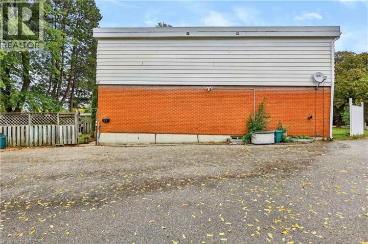 Photo 6 at 23 Brenda Court, North Park / Wood St., Brantford