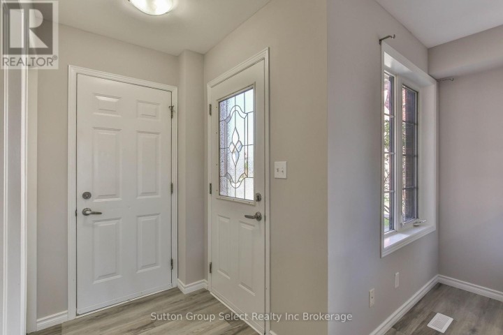 Photo 2 at 1106 Nellis Street, Woodstock - North, Woodstock