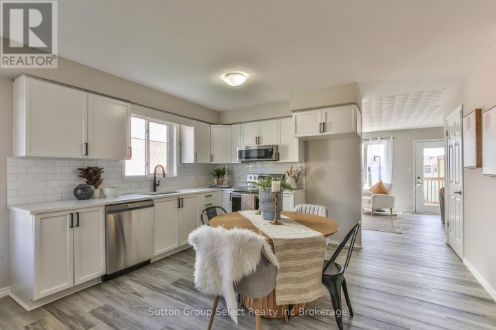 Photo 3 at 1106 Nellis Street, Woodstock - North, Woodstock