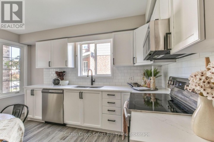Photo 8 at 1106 Nellis Street, Woodstock - North, Woodstock