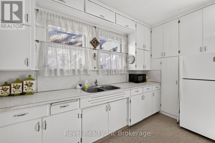 Photo 17 at 596 King Street, Woodstock - South, Woodstock