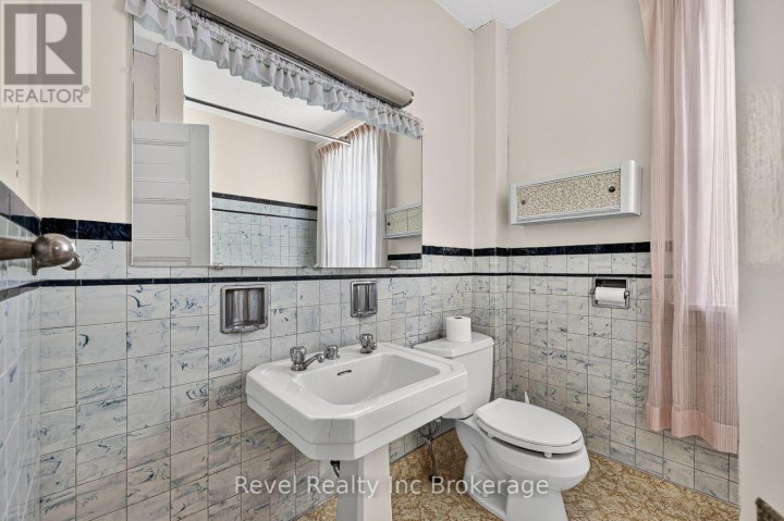 Photo 25 at 596 King Street, Woodstock - South, Woodstock