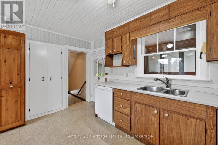 Photo 13 at 69 Bee Street, Woodstock - South, Woodstock