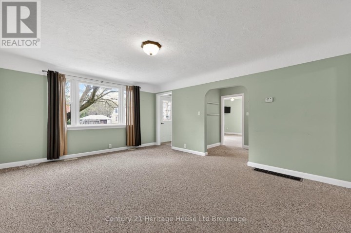 Photo 4 at 69 Bee Street, Woodstock - South, Woodstock