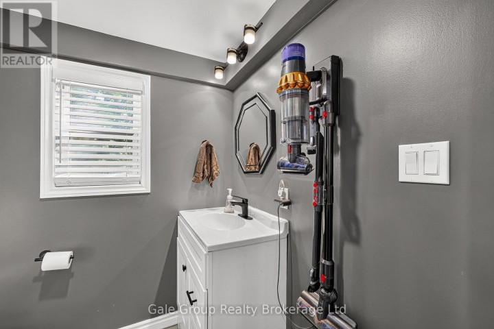 Photo 18 at 655 College Avenue, Woodstock - South, Woodstock