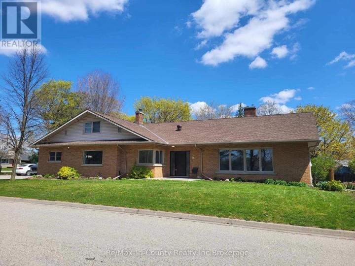 Photo 2 at 16 Delevan Crescent, Tillsonburg Photo 2 at 16 Delevan Crescent, Tillsonburg