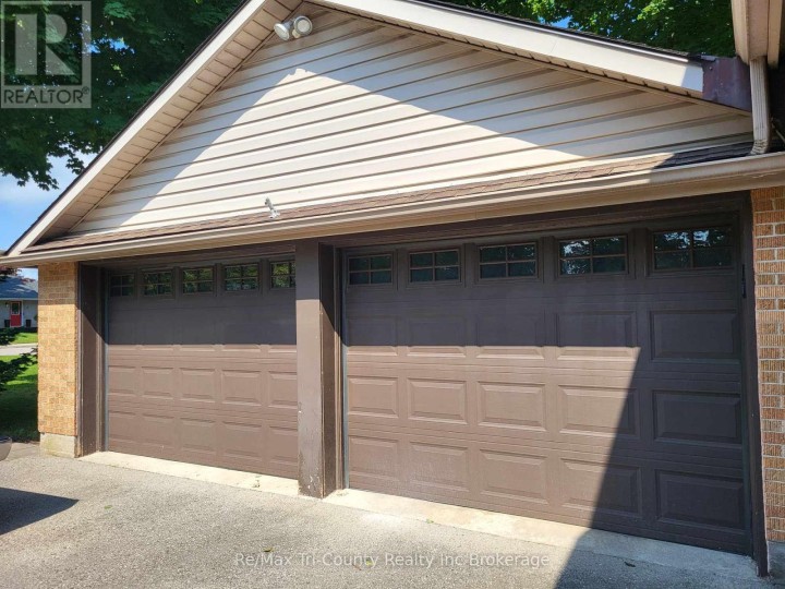 Photo 3 at 16 Delevan Crescent, Tillsonburg Photo 3 at 16 Delevan Crescent, Tillsonburg