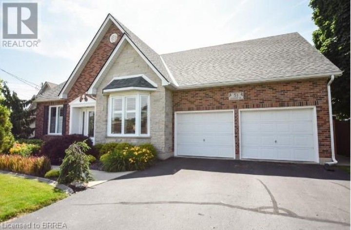 Photo 2 at 51 Queensway Drive, Brantford Photo 2 at 51 Queensway Drive, Brantford