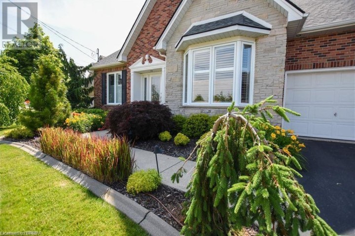 Photo 4 at 51 Queensway Drive, Brantford Photo 4 at 51 Queensway Drive, Brantford