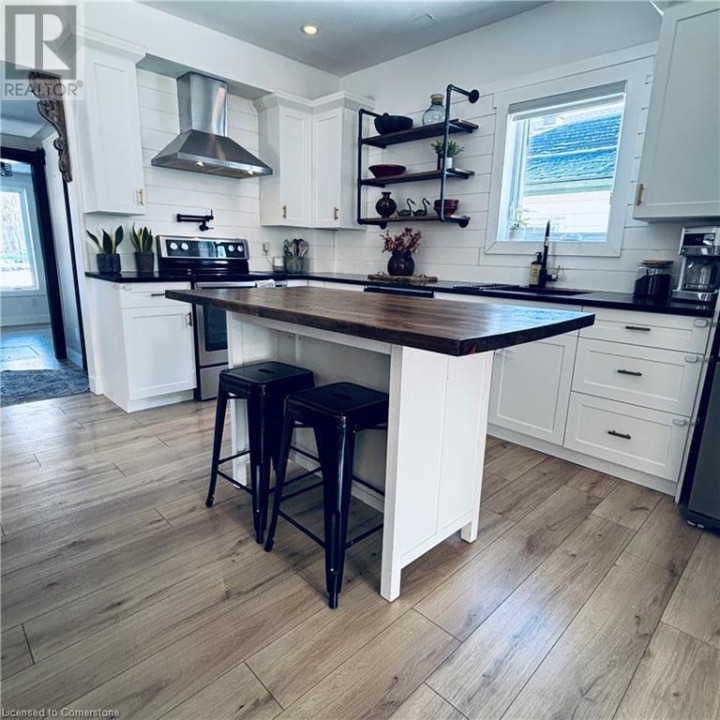 Photo 3 at 10 Pearl Street, Tillsonburg Photo 3 at 10 Pearl Street, Tillsonburg