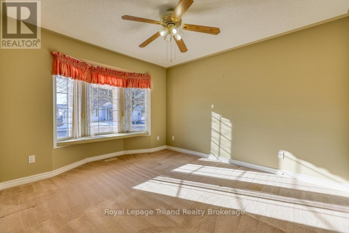 Photo 3 at 10 Armstrong Drive, Tillsonburg Photo 3 at 10 Armstrong Drive, Tillsonburg