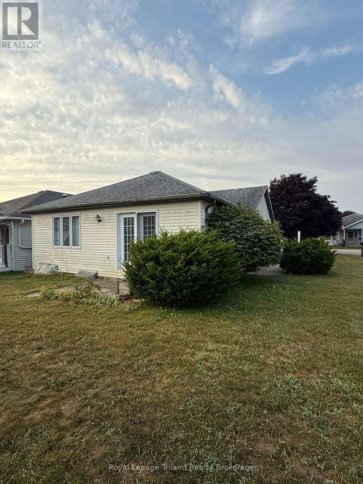 Photo 37 at 10 Armstrong Drive, Tillsonburg Photo 37 at 10 Armstrong Drive, Tillsonburg