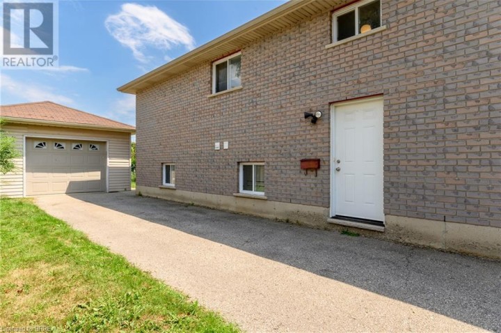 Photo 5 at 880 A Colborne Street, Brantford Photo 5 at 880 A Colborne Street, Brantford