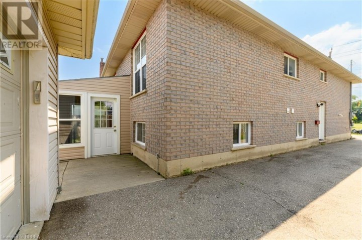 Photo 6 at 880 A Colborne Street, Brantford Photo 6 at 880 A Colborne Street, Brantford