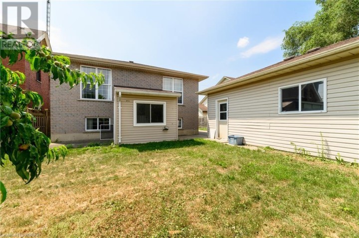 Photo 8 at 880 A Colborne Street, Brantford Photo 8 at 880 A Colborne Street, Brantford
