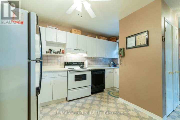 Photo 8 at 8 - 19 Wren Court, Tillsonburg Photo 8 at 8 - 19 Wren Court, Tillsonburg