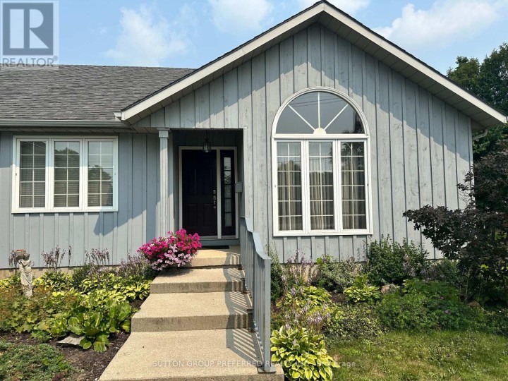 Photo 2 at 174 Quarter Town Line, Tillsonburg Photo 2 at 174 Quarter Town Line, Tillsonburg