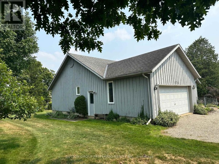 Photo 3 at 174 Quarter Town Line, Tillsonburg Photo 3 at 174 Quarter Town Line, Tillsonburg