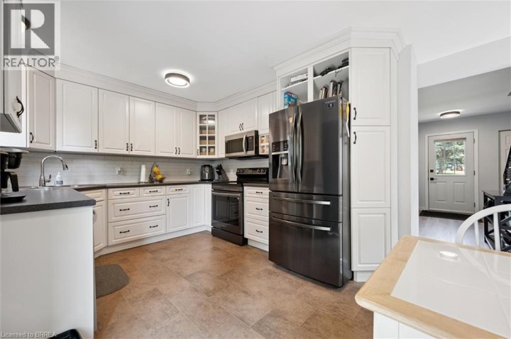 Photo 10 at 400 Odlum Drive, Woodstock Photo 10 at 400 Odlum Drive, Woodstock