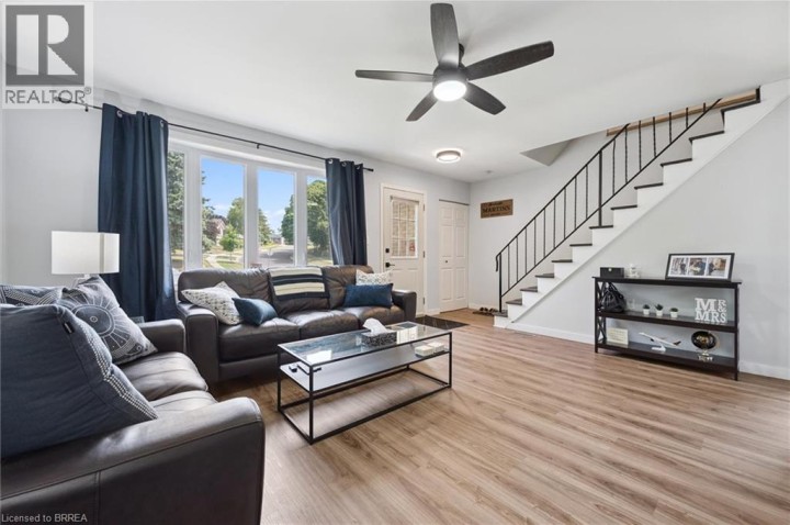 Photo 4 at 400 Odlum Drive, Woodstock Photo 4 at 400 Odlum Drive, Woodstock