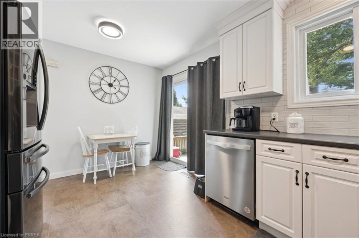 Photo 7 at 400 Odlum Drive, Woodstock Photo 7 at 400 Odlum Drive, Woodstock