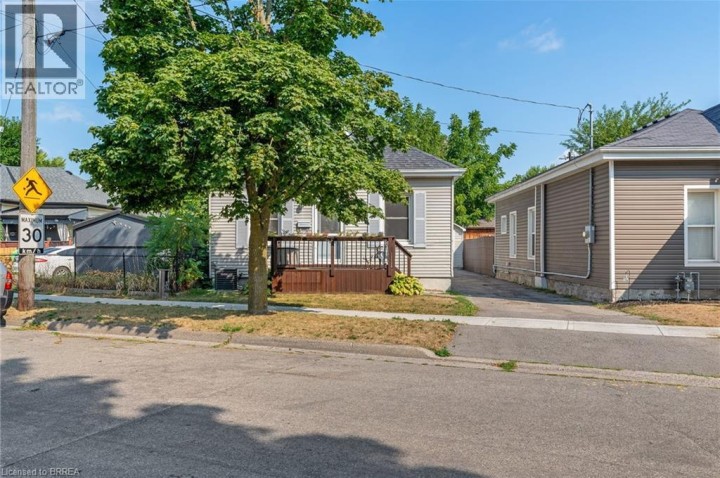 Photo 2 at 84 Brighton Avenue, Brantford Photo 2 at 84 Brighton Avenue, Brantford