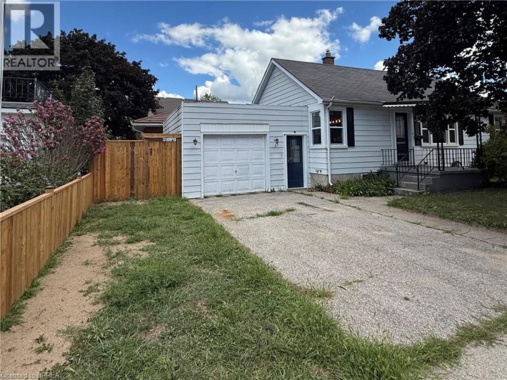 Photo 2 at 17 Hardy Avenue, Tillsonburg Photo 2 at 17 Hardy Avenue, Tillsonburg