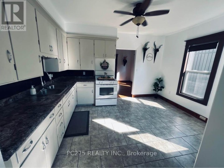 Photo 5 at 43 Tillson Avenue, Tillsonburg Photo 5 at 43 Tillson Avenue, Tillsonburg