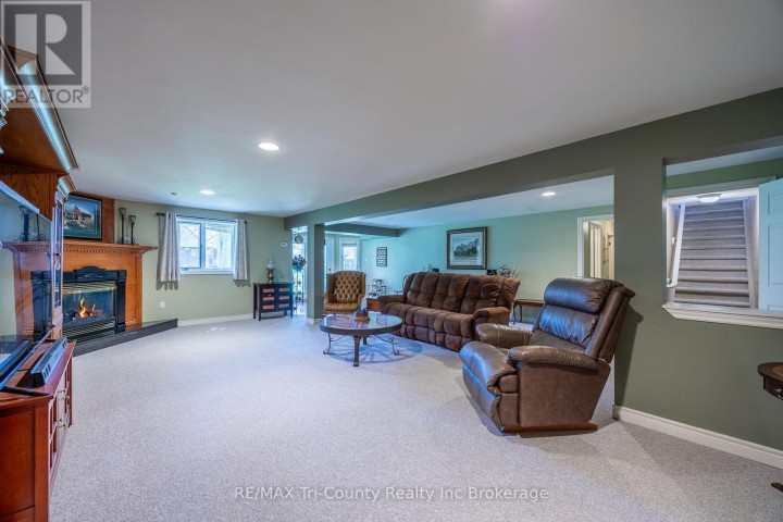 Photo 10 at 11 Woodside Drive, Tillsonburg Photo 10 at 11 Woodside Drive, Tillsonburg