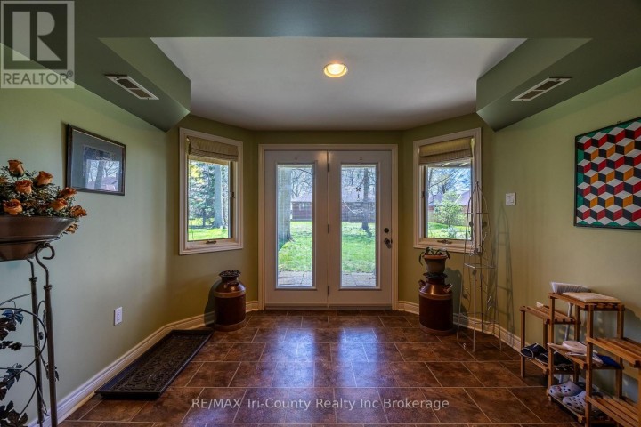 Photo 11 at 11 Woodside Drive, Tillsonburg Photo 11 at 11 Woodside Drive, Tillsonburg